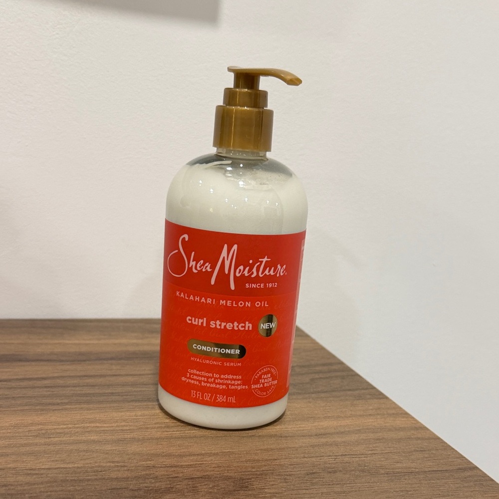 Shea Moisture Curl Stretch Conditioner - Red and White